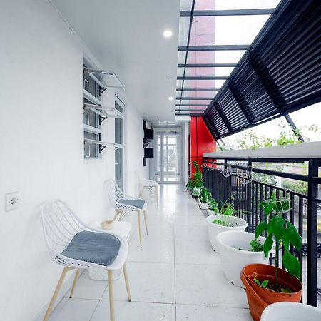 Urbanview Hotel Kota Tua Джакарта Екстер'єр фото